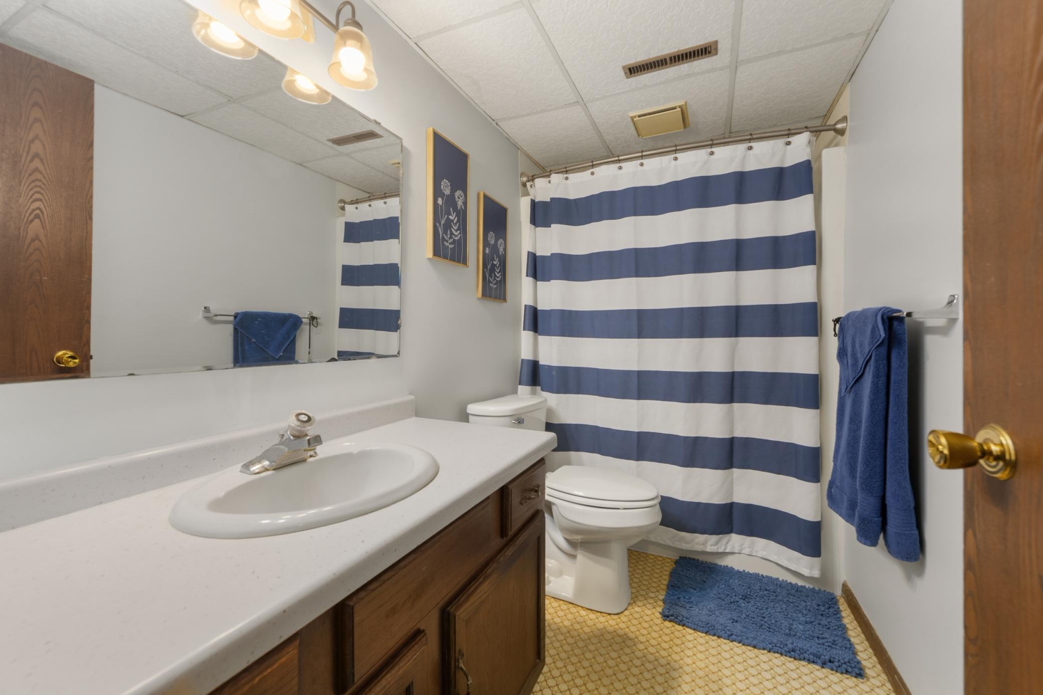 bathroom_lowe