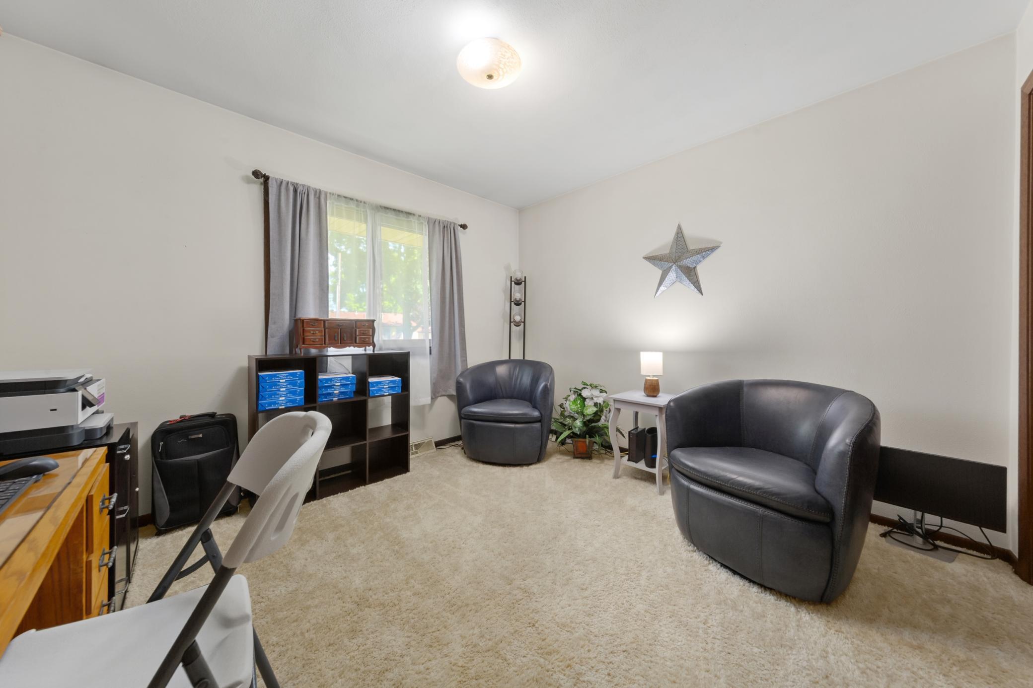 upper bedroom 2