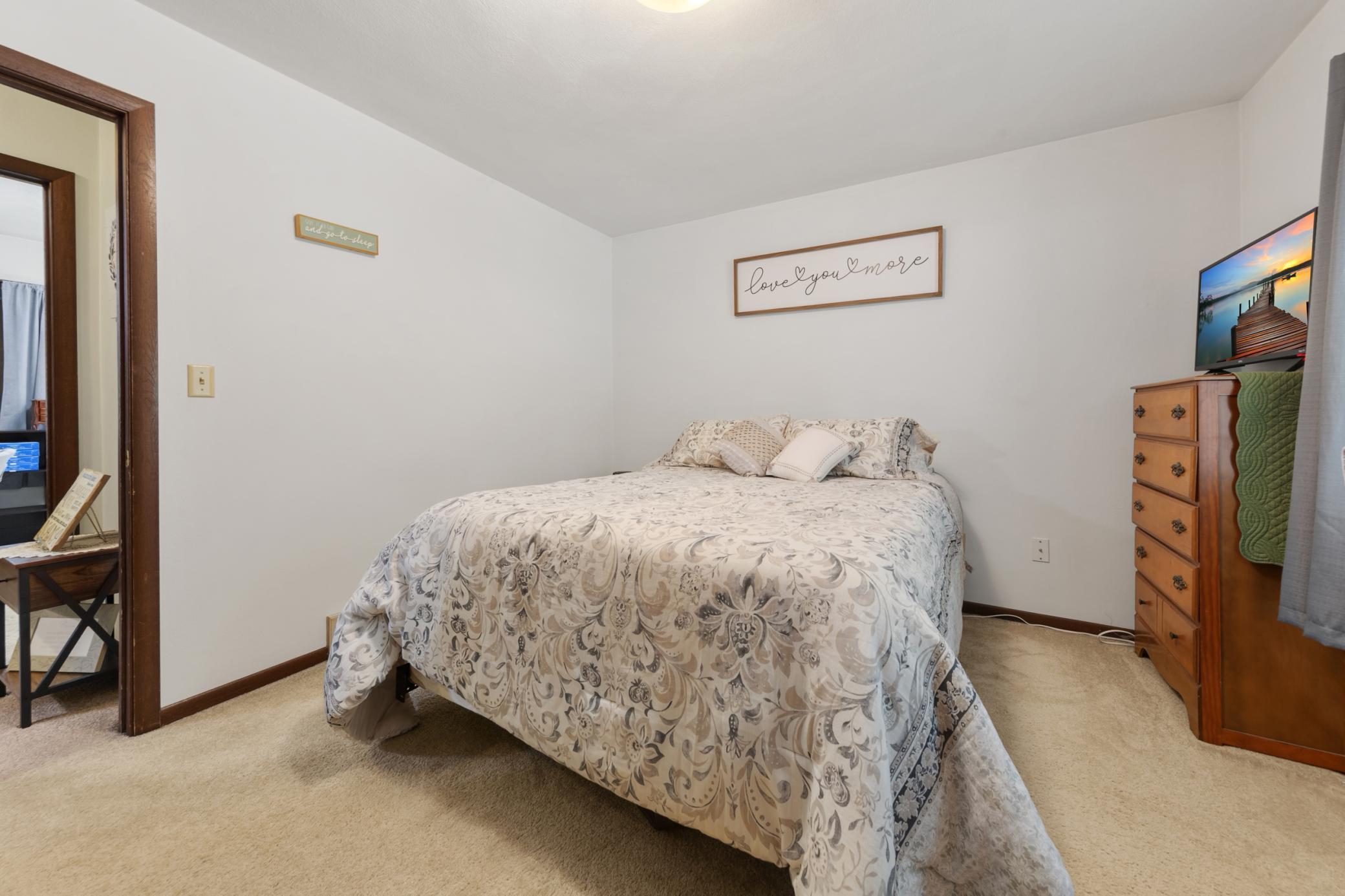 upper main bedroom