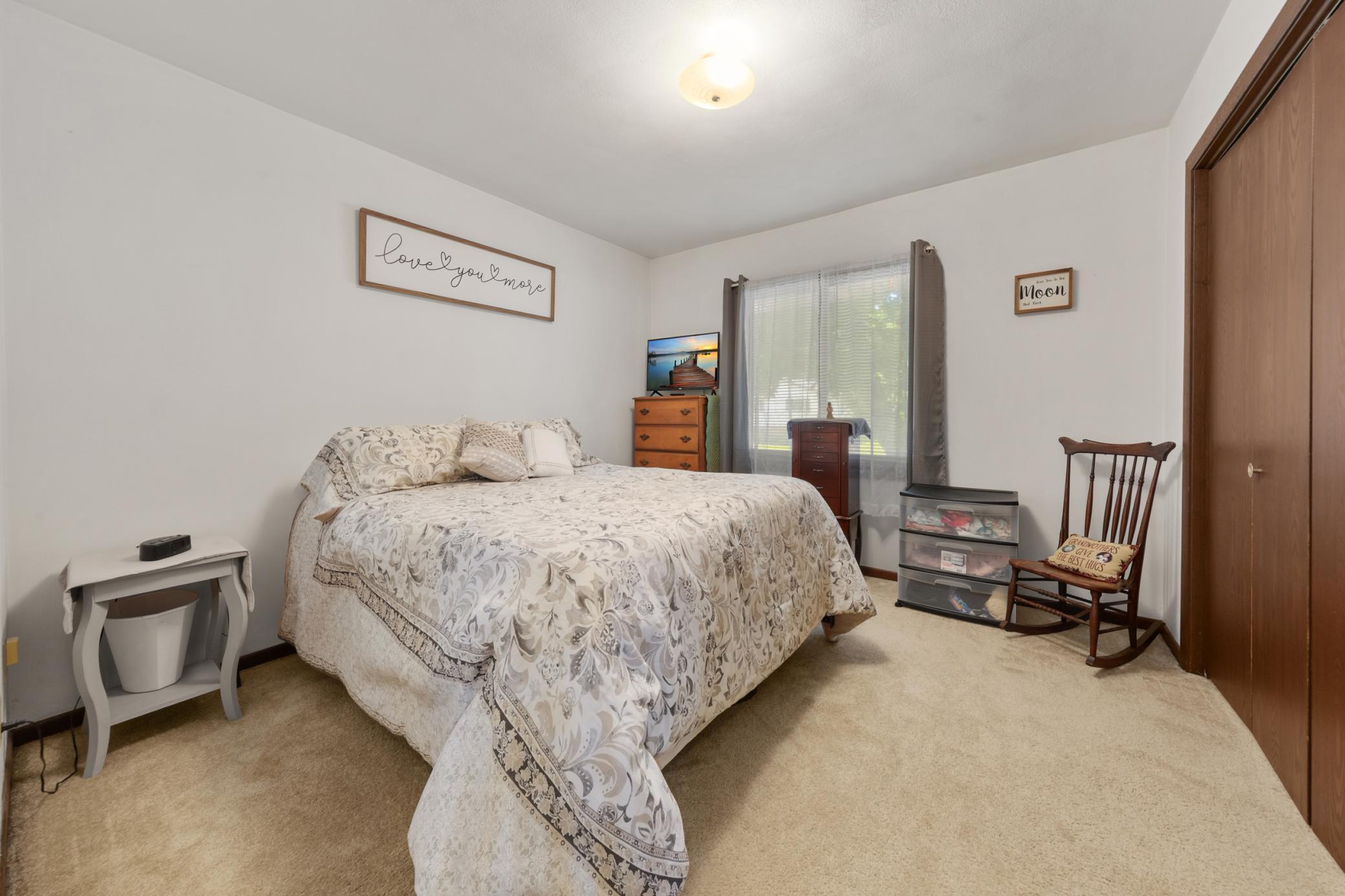 upper main bedroom