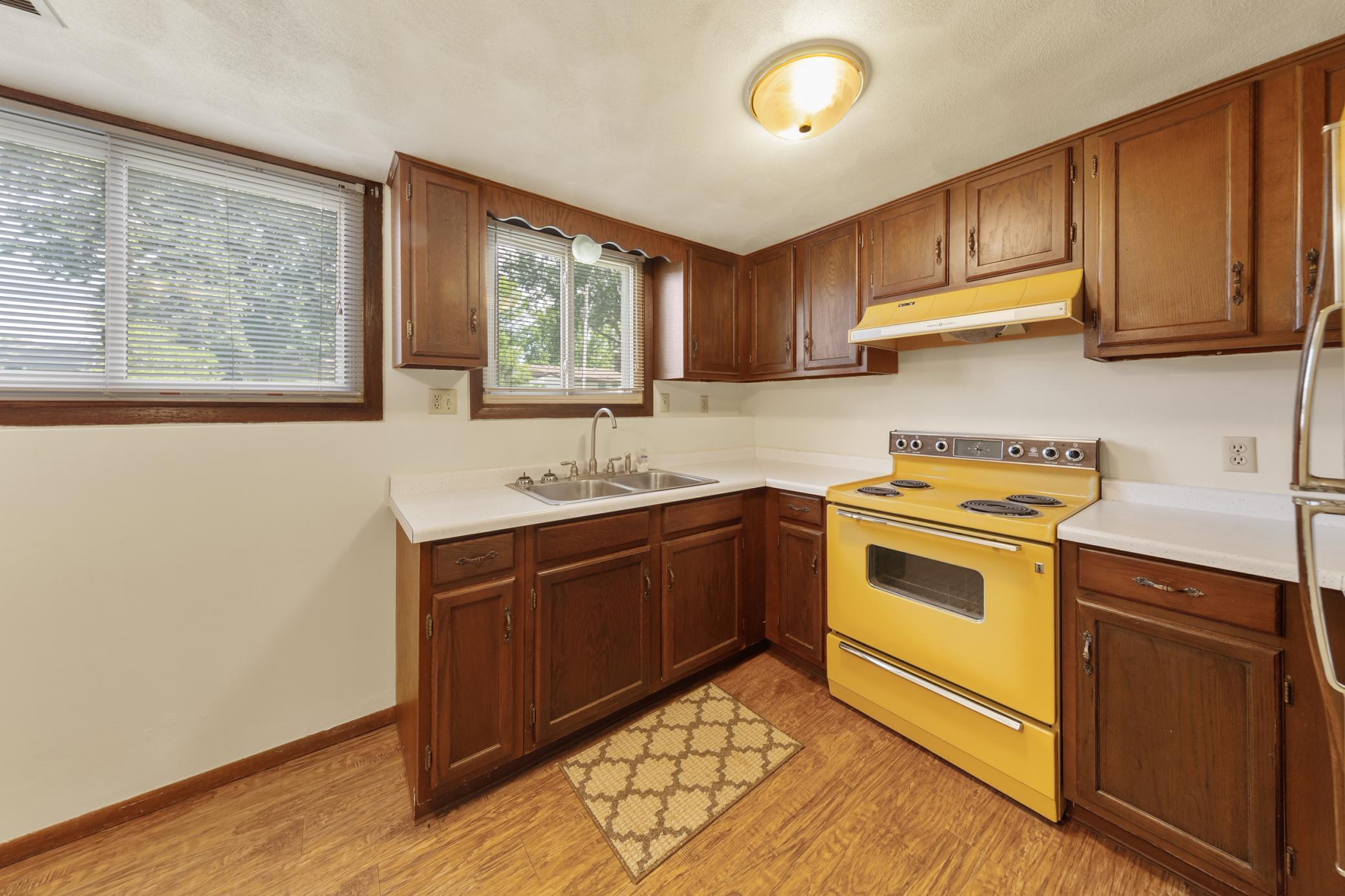 31 kitchen_lower.jpg