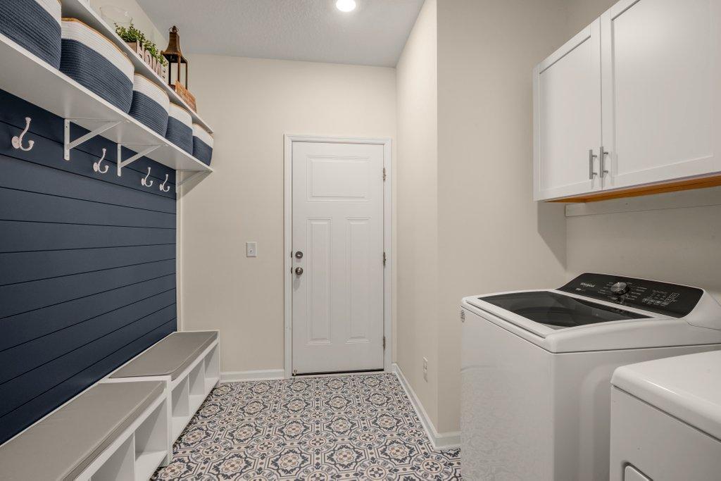 Nicely decorated and usable mudroom/laundry