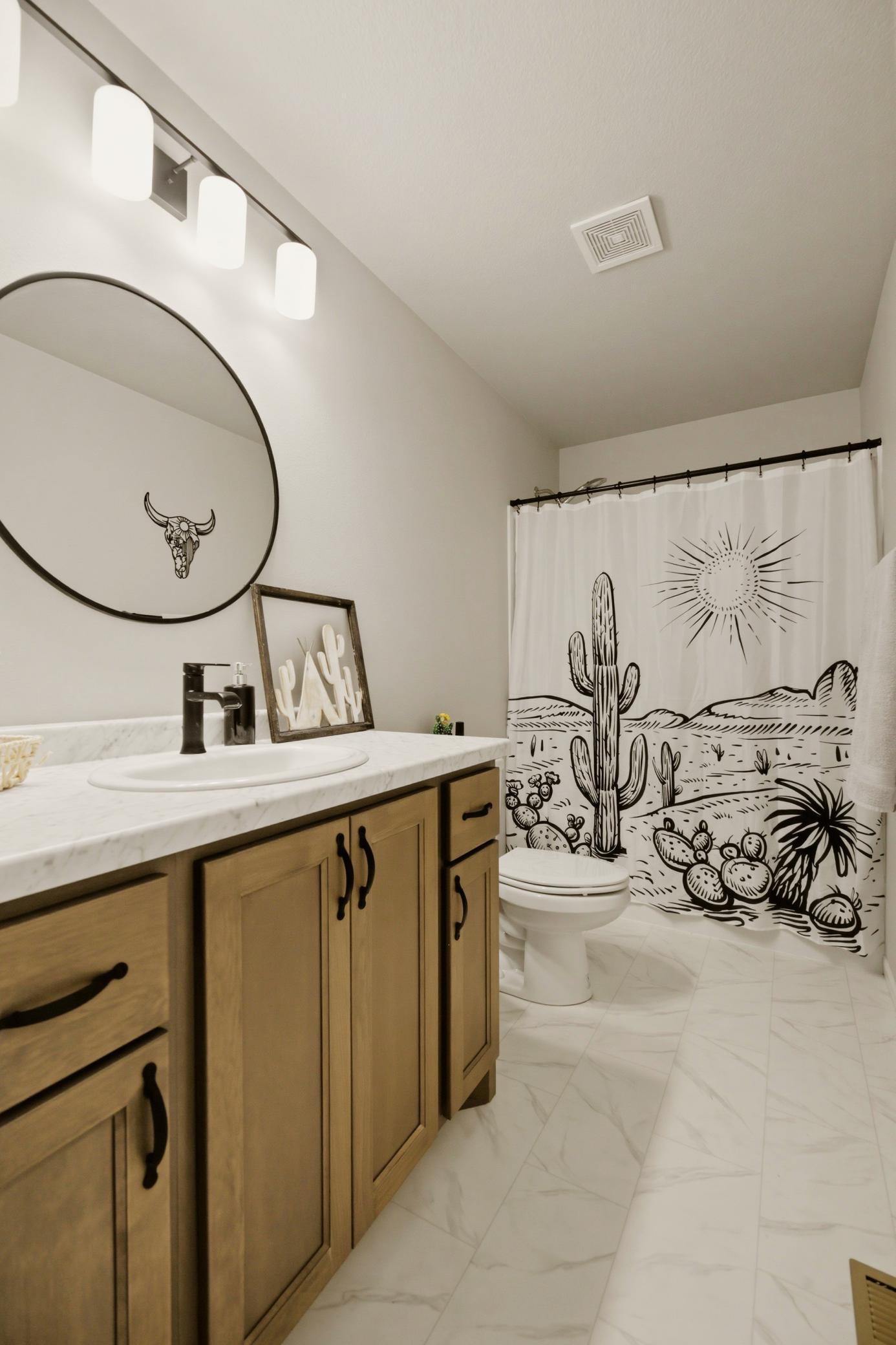 Full Bathroom on Main