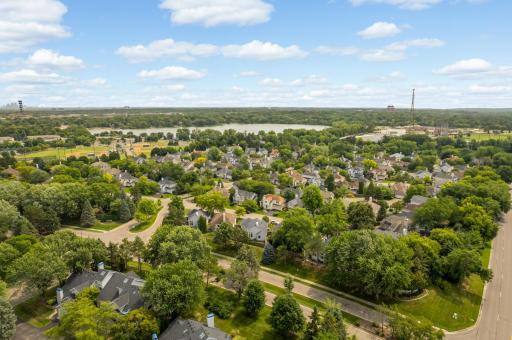 Great location to many trails and shopping