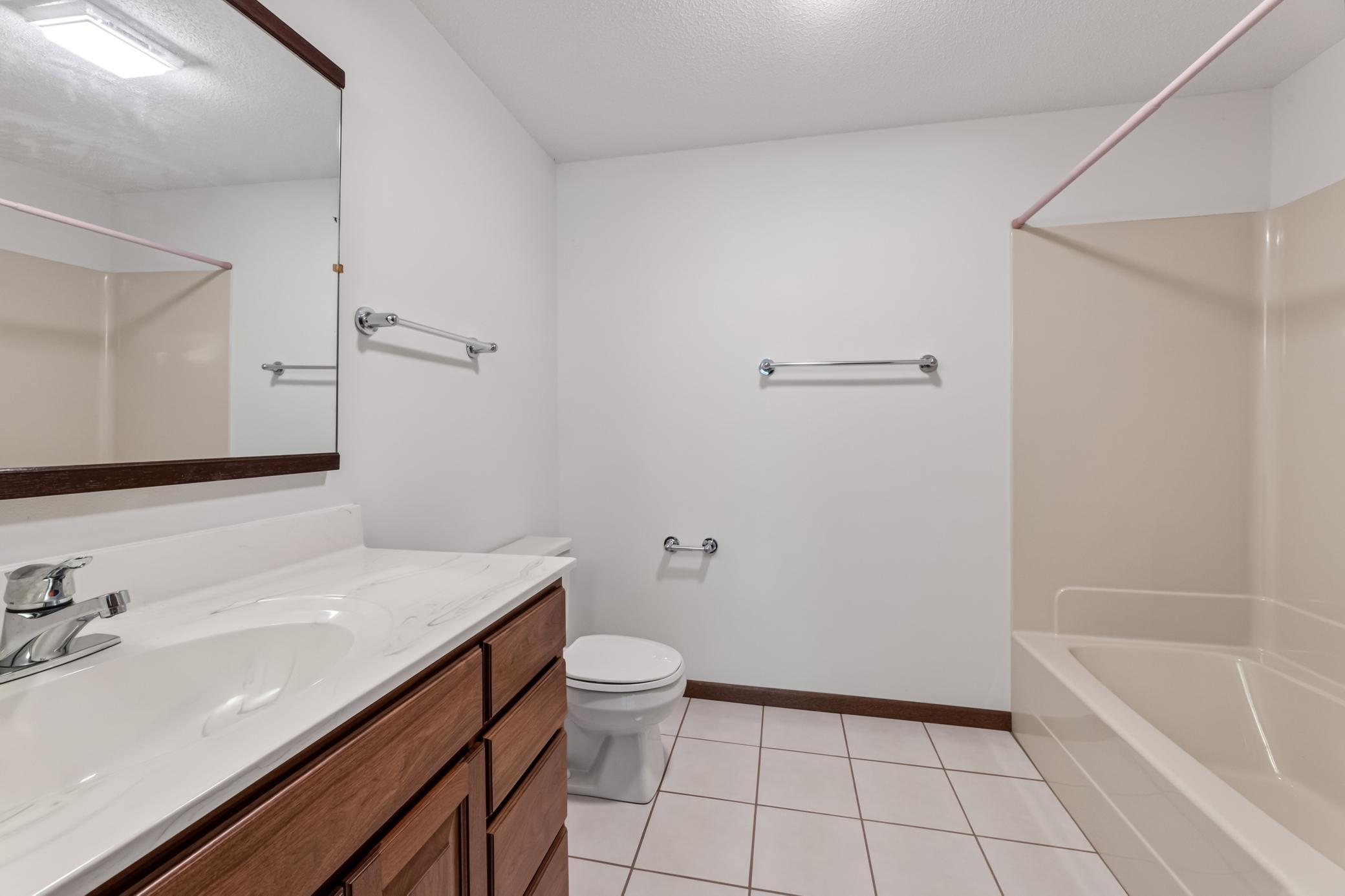 104 5th Ave NW Spring Grrove MN (22).jpg