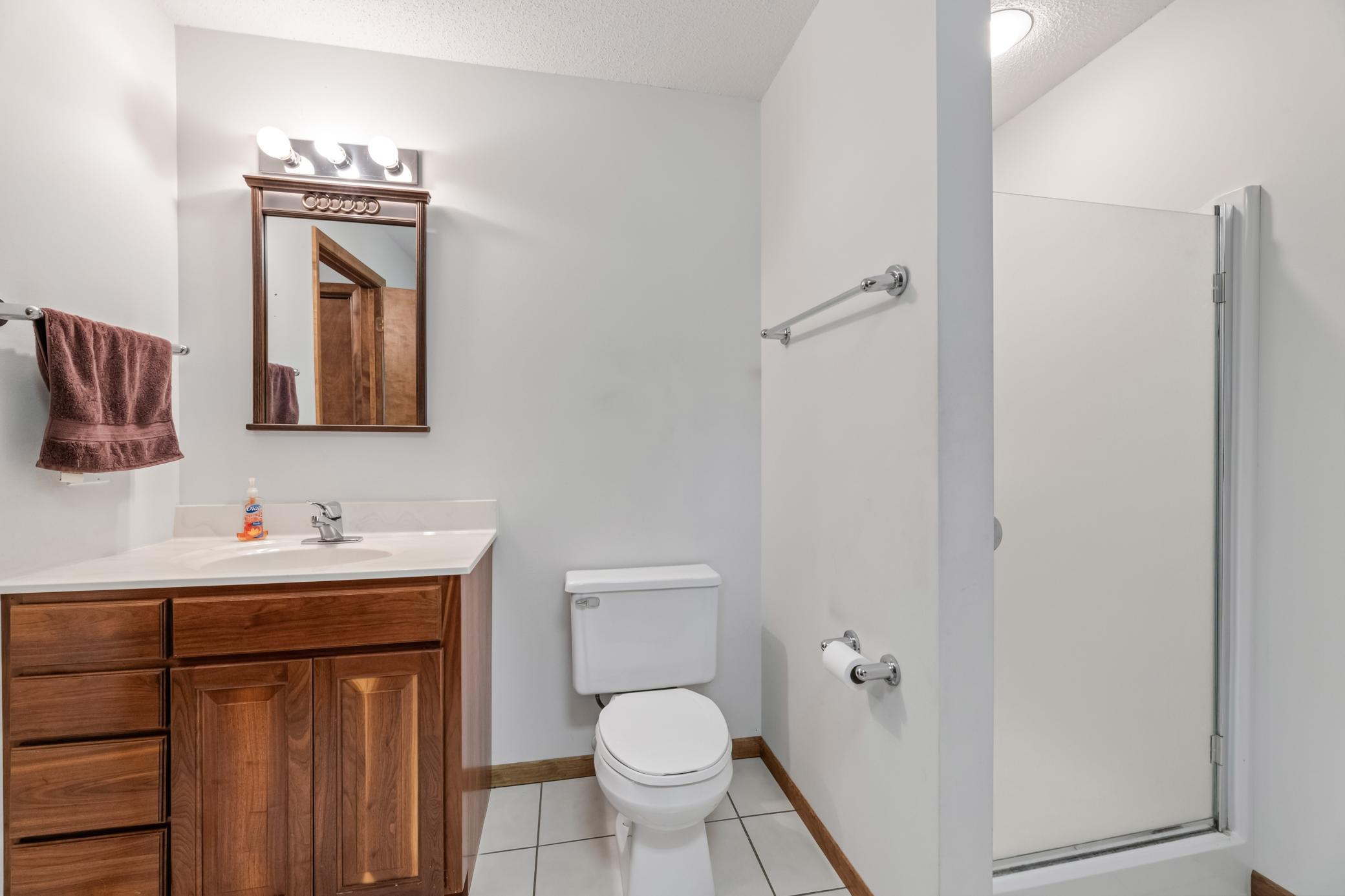 104 5th Ave NW Spring Grrove MN (17).jpg