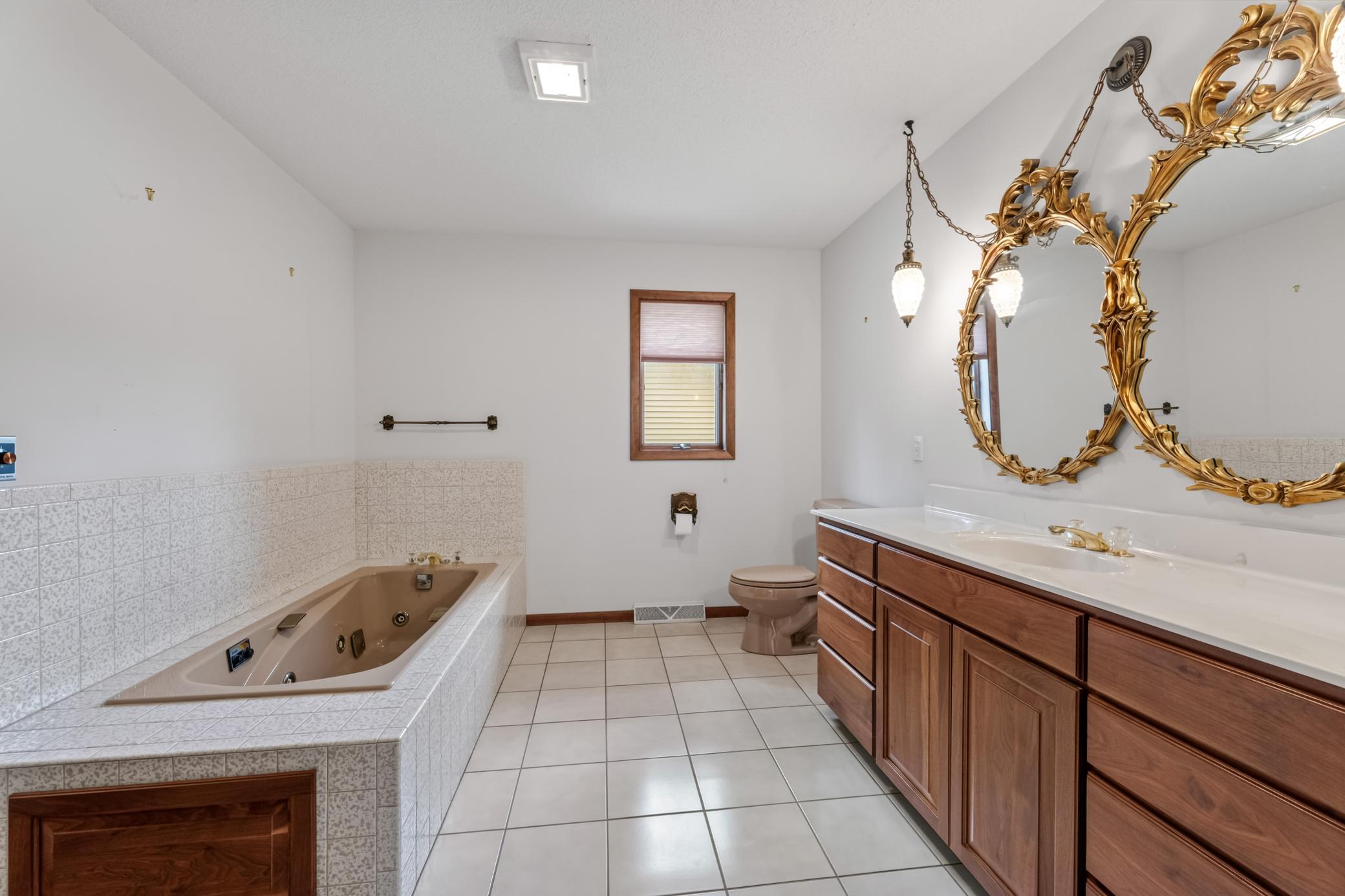 104 5th Ave NW Spring Grrove MN (15).jpg