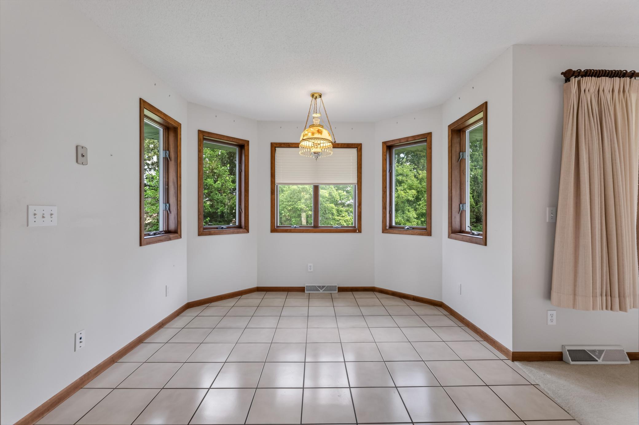 104 5th Ave NW Spring Grrove MN (10).jpg