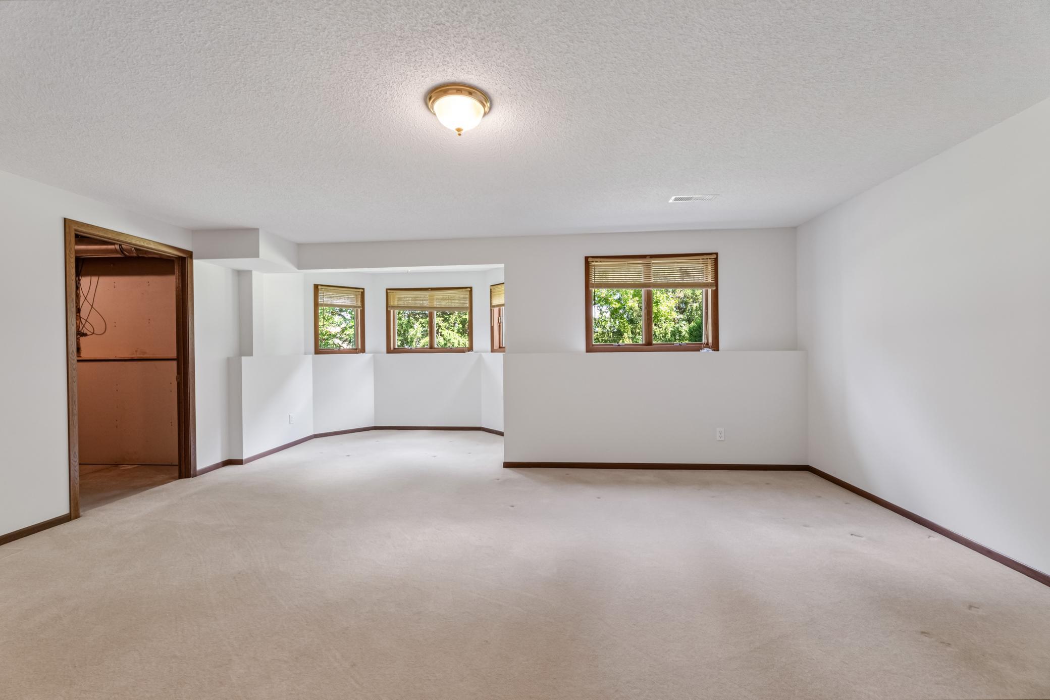 104 5th Ave NW Spring Grrove MN (20).jpg