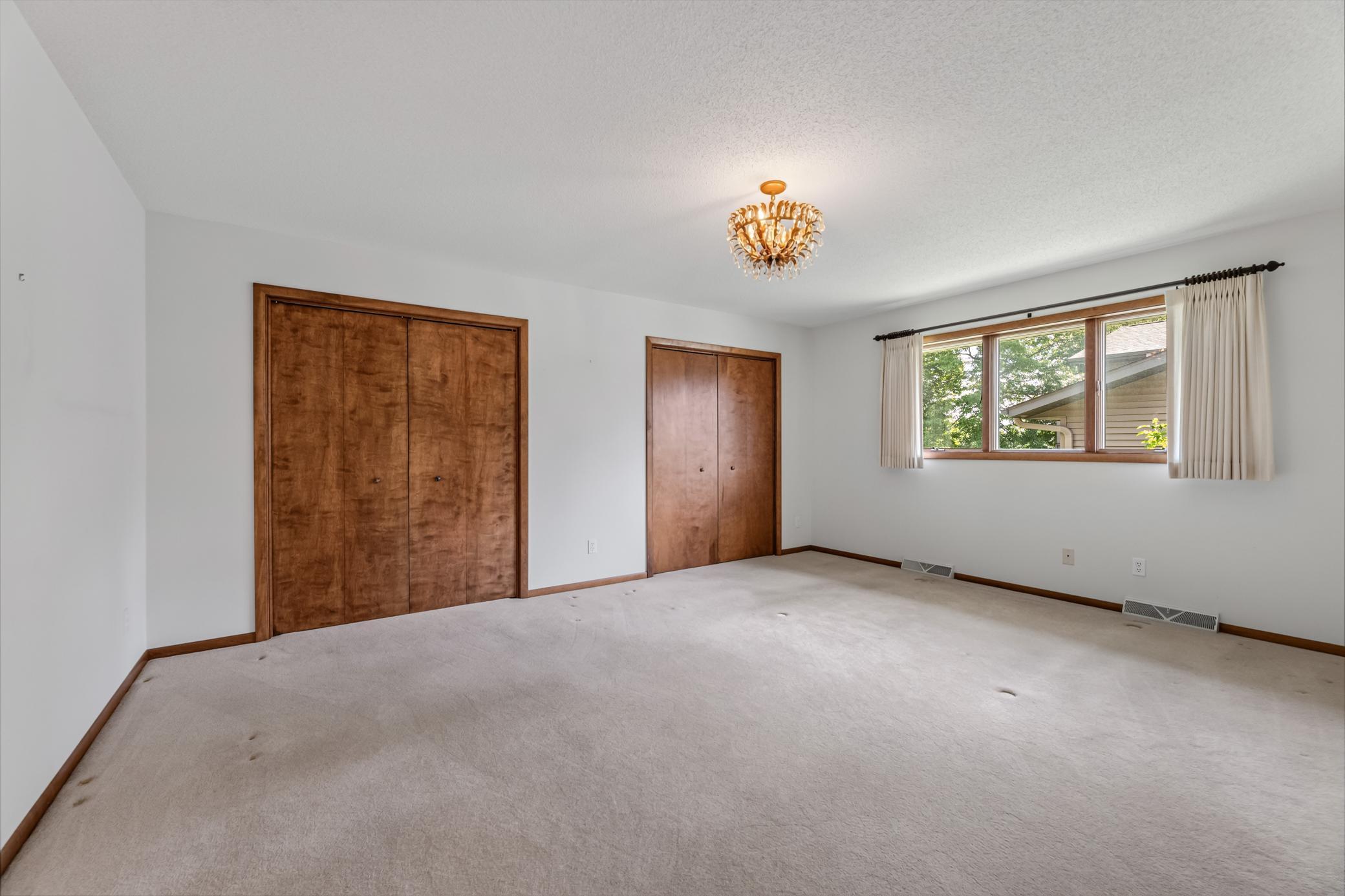 104 5th Ave NW Spring Grrove MN (14).jpg