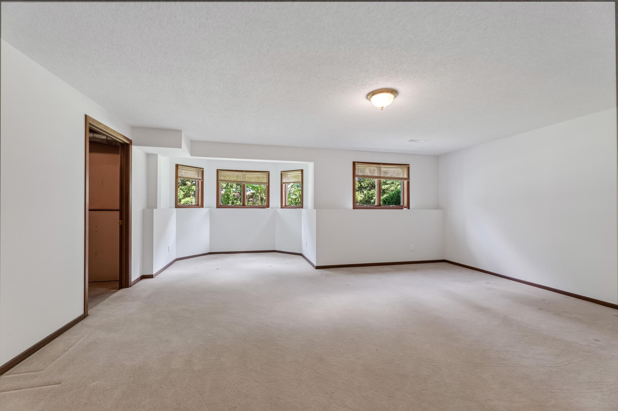104 5th Ave NW Spring Grrove MN (19).jpg