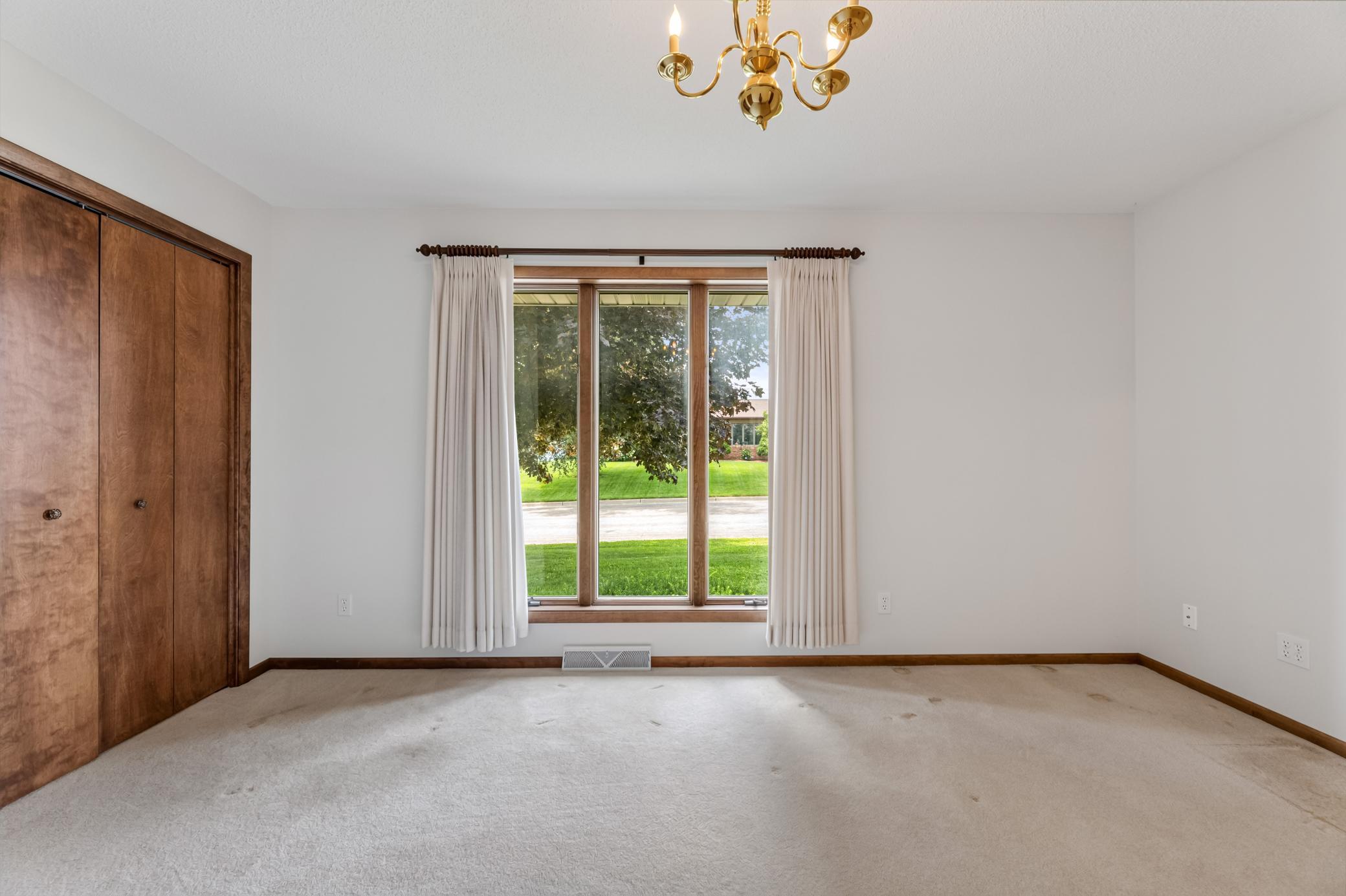 104 5th Ave NW Spring Grrove MN (11).jpg