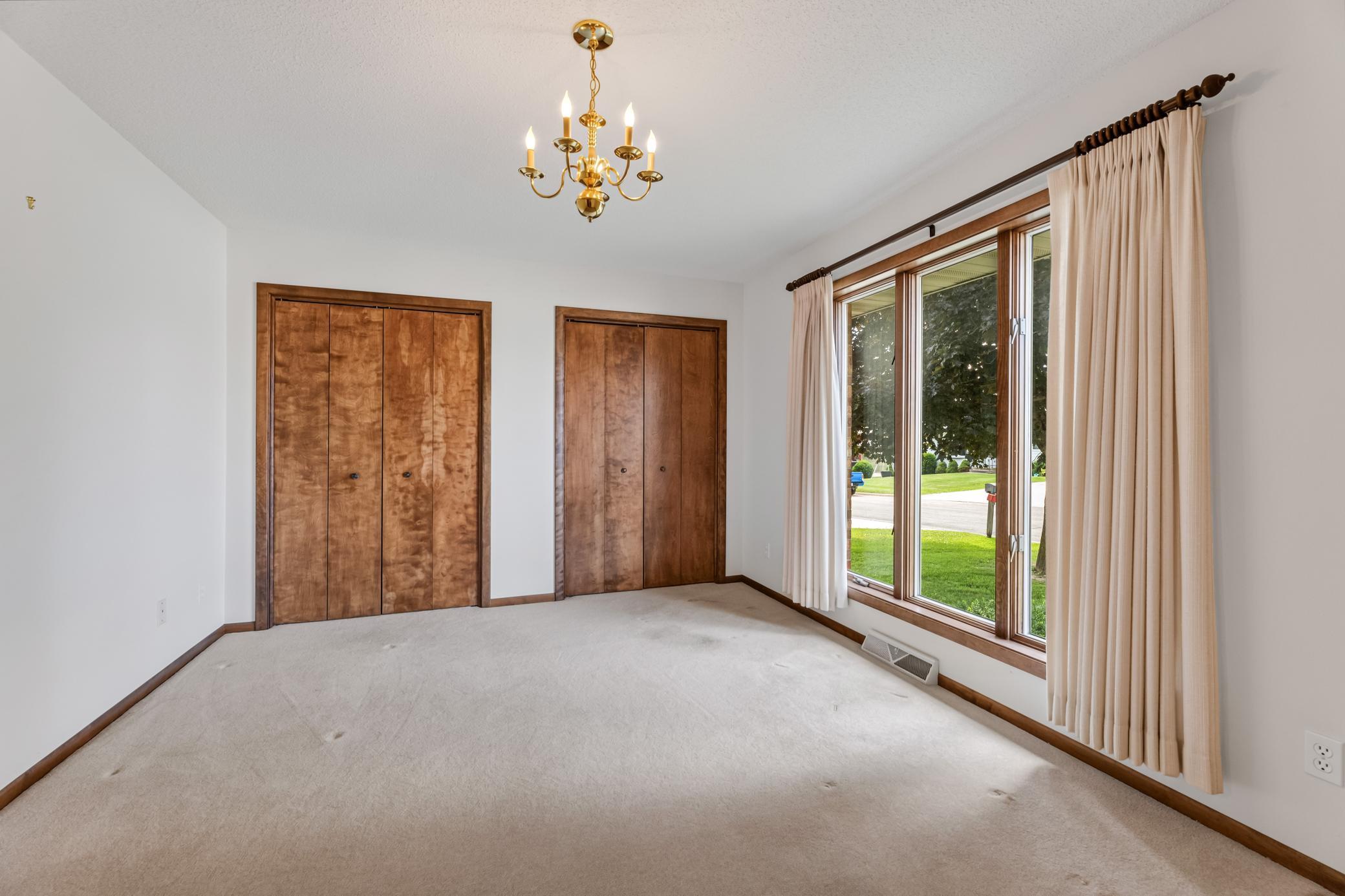 104 5th Ave NW Spring Grrove MN (12).jpg