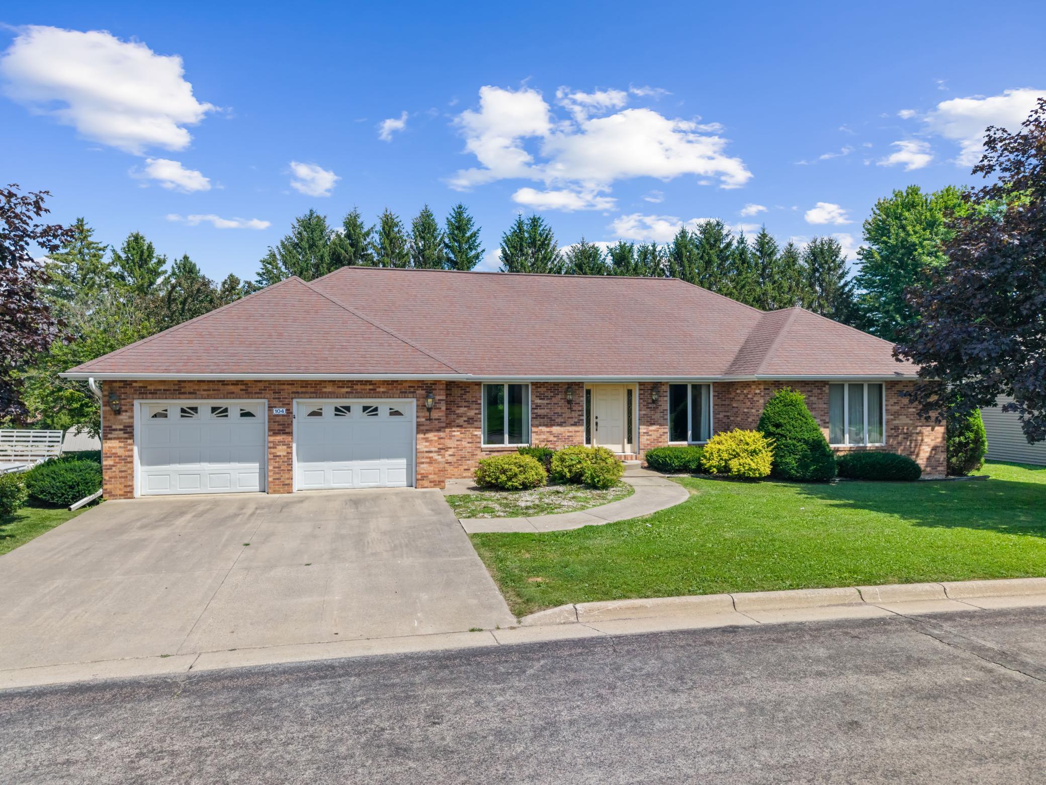 104 5th Ave NW Spring Grrove MN (1).jpg
