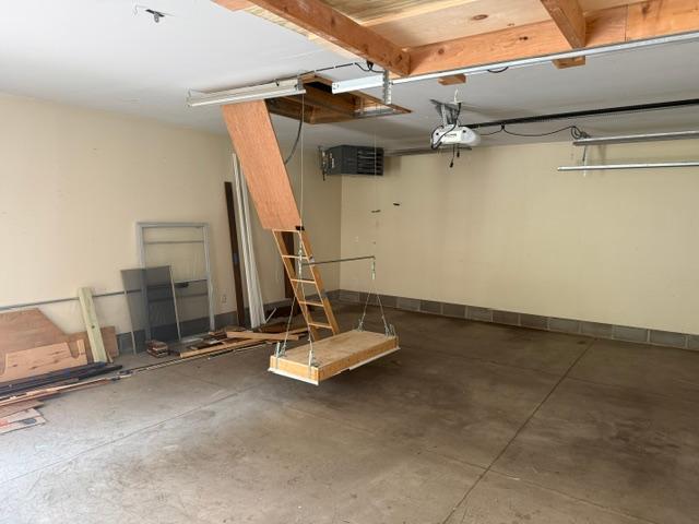 Garage is insulated with a heater....and it has an ELECTRIC LIFT!