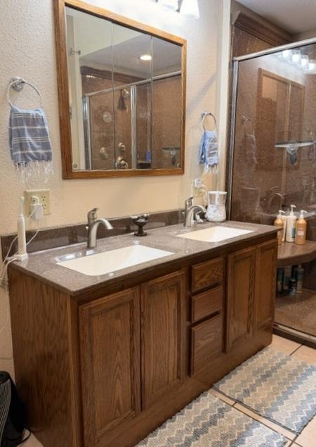 20 Primary Bath Double Sinks.jpg