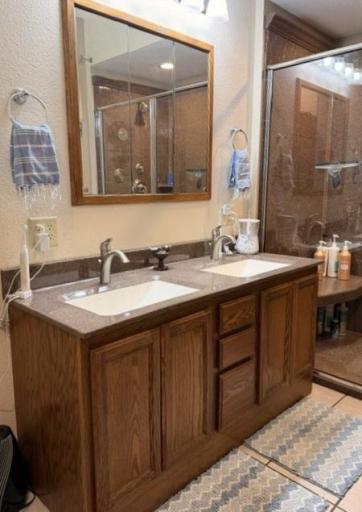 20 Primary Bath Double Sinks.jpg