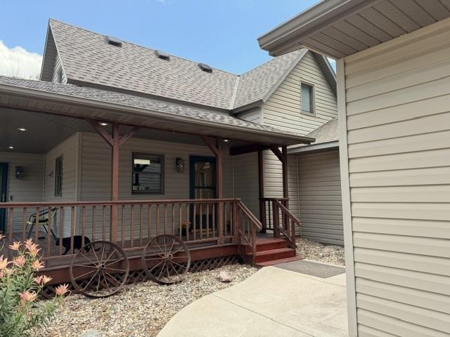 44 Porch .jpg