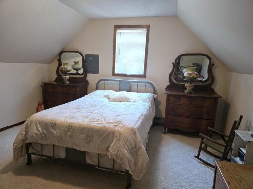 24 Bedroom 2.jpg