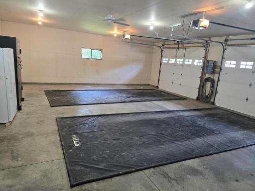 39 Double Attached Heated Garage.jpg