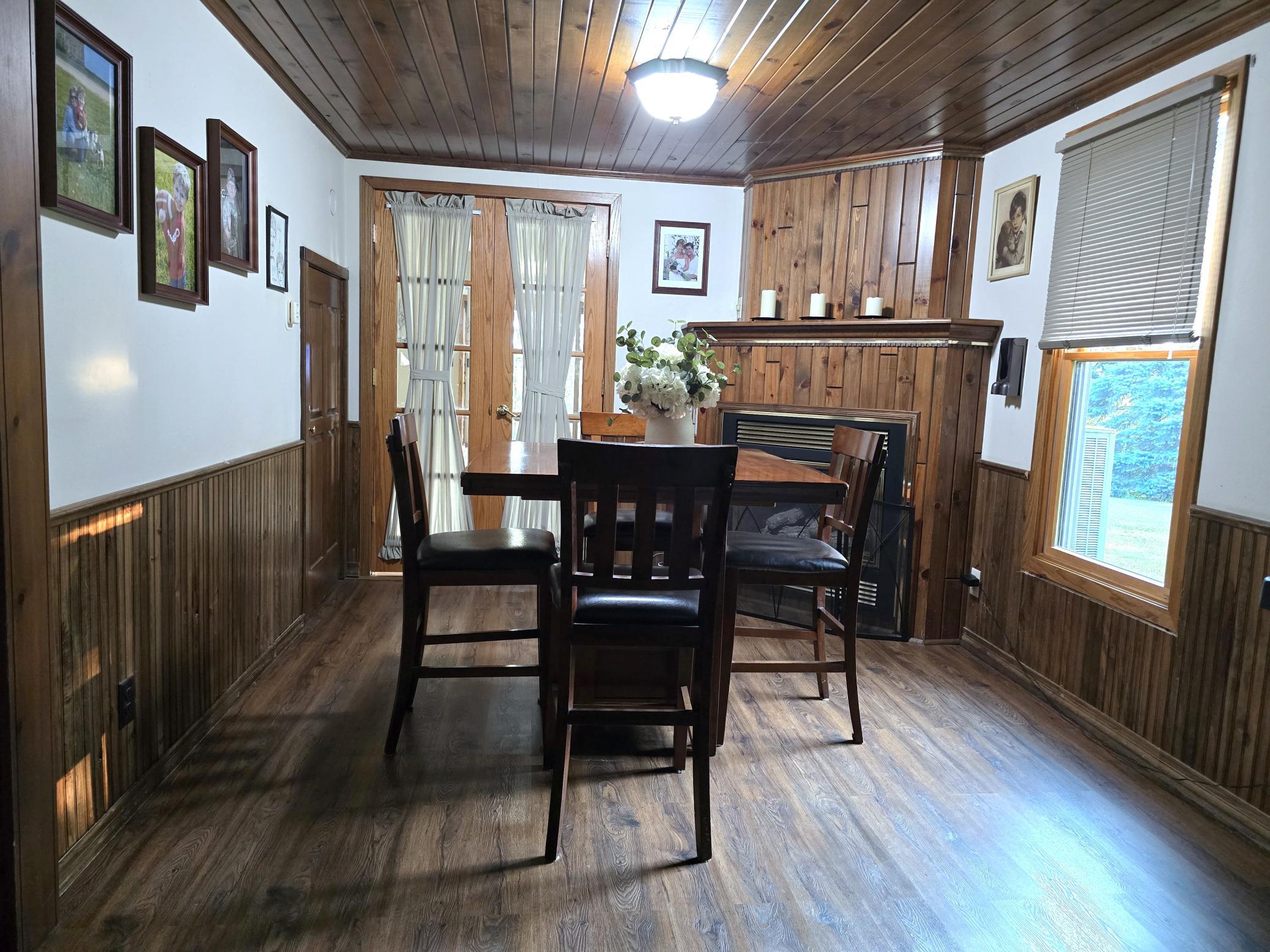 13 Dining Area.jpg