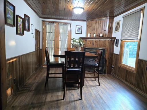 13 Dining Area.jpg