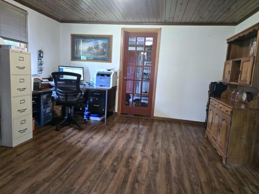 13 Office Area.jpg