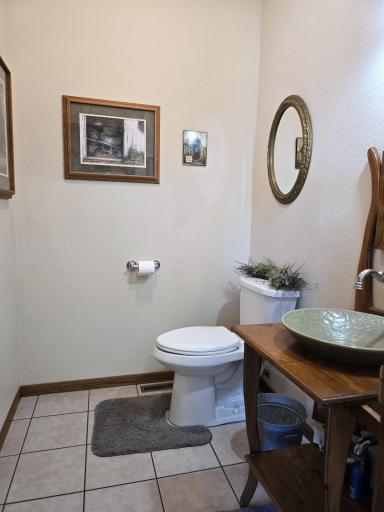 23 Guest Bath.jpg