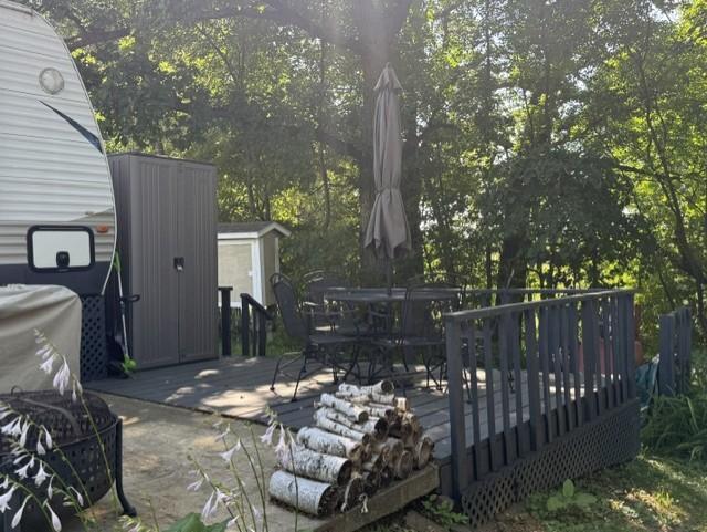 Firepit area and outdoor dining.jpg
