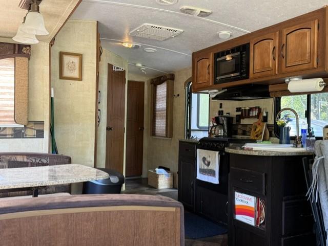Dining-Kitchen.jpg