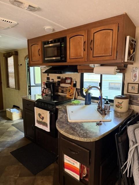 Kitchen Area.jpg