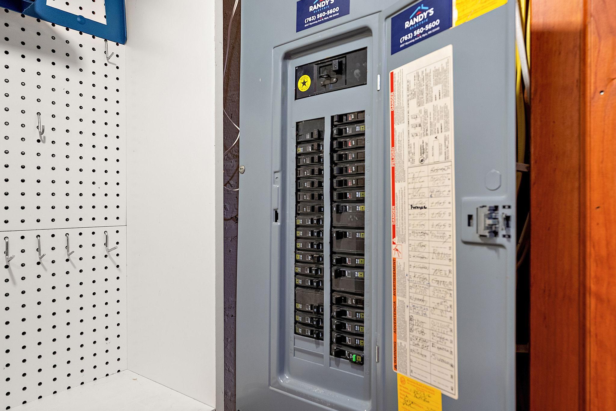 200 amp electrical service panel in LL