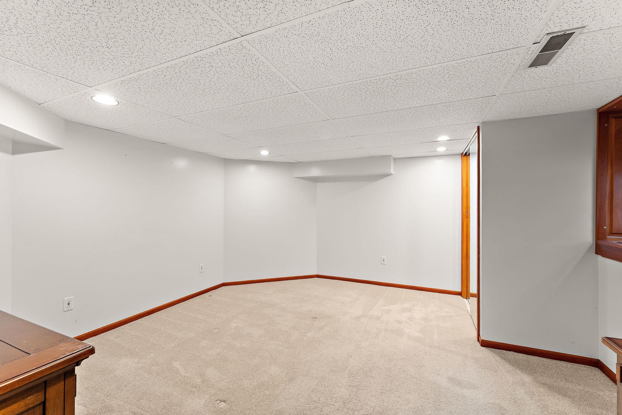 4th bedroom in LL with egress window