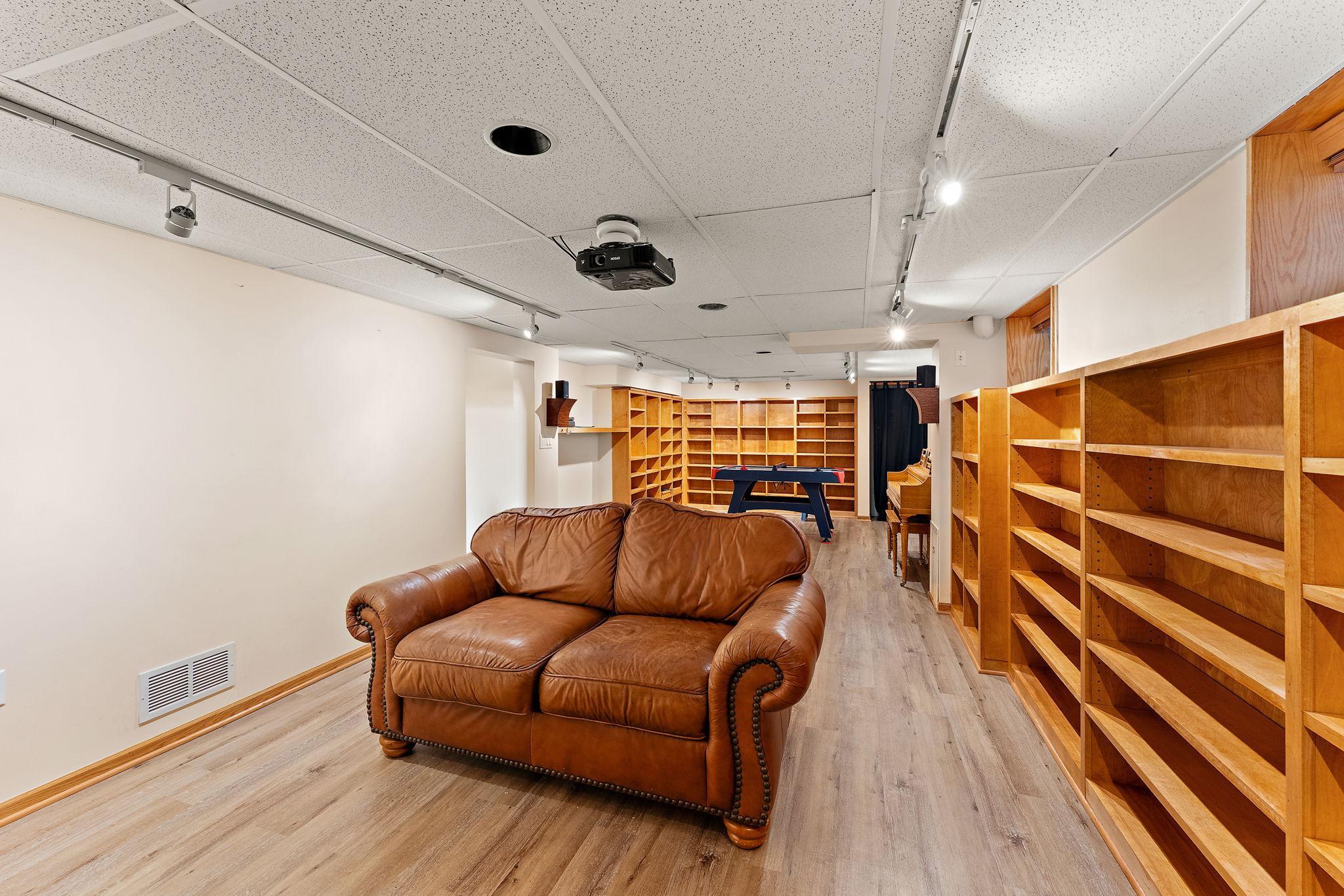 Amusement room in LL with LED projector and screen