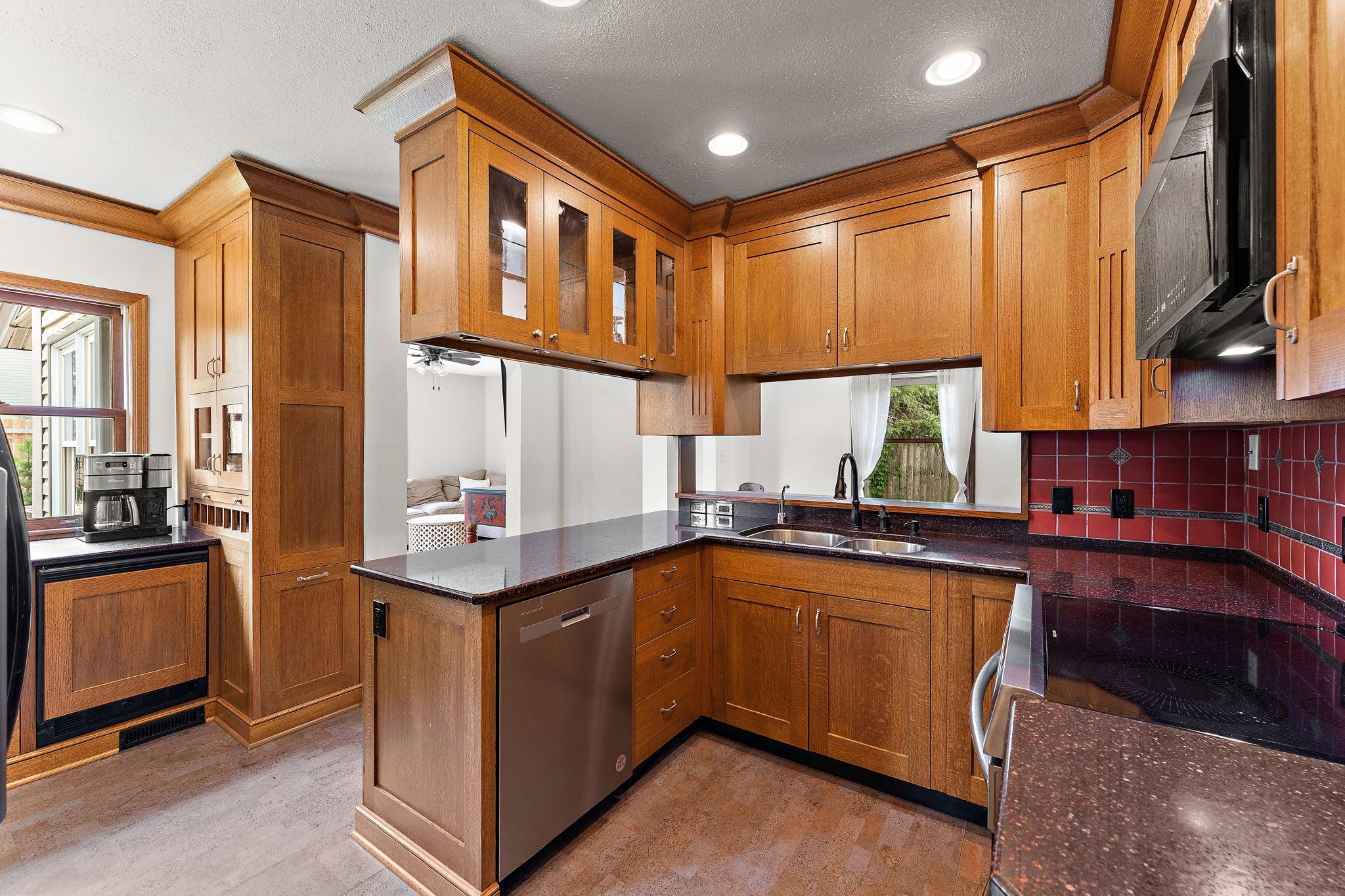 Custom Mission cabinets of quarter-sawn oak and updated stainless appliances