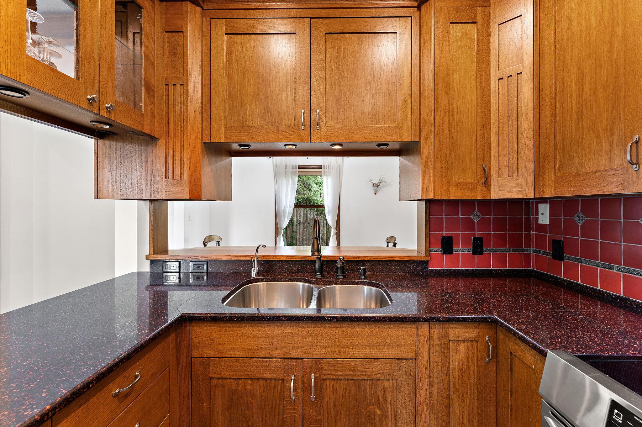 Custom Mission cabinets of quarter-sawn oak and updated stainless appliances