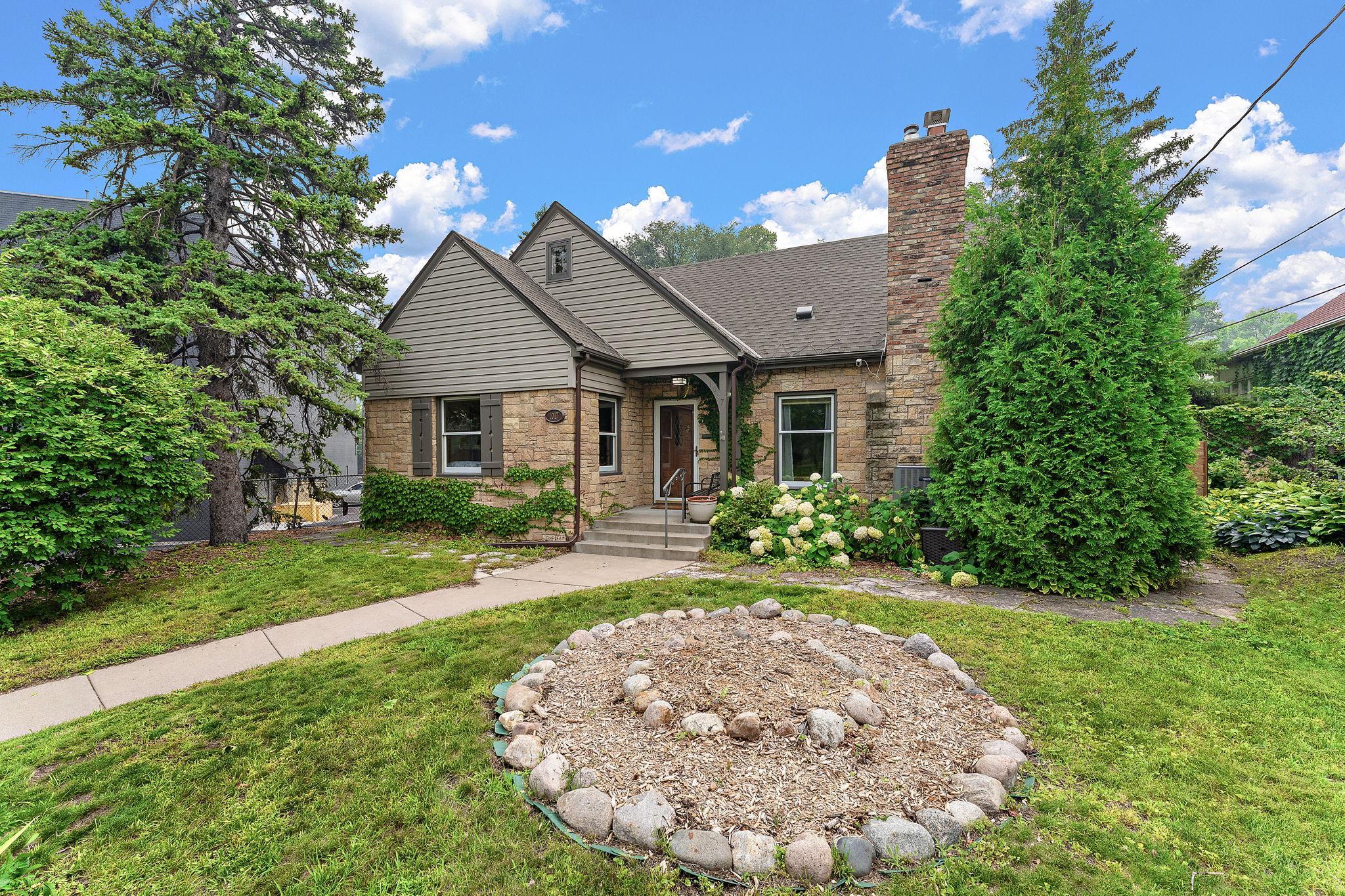 You'll love living here when the road construction is completed in November. Easy access on and off 394 in both directions. Until then you'll have to use the south frontage road AKA south Wayzata Boulevard or Theo Wirth Parkway.