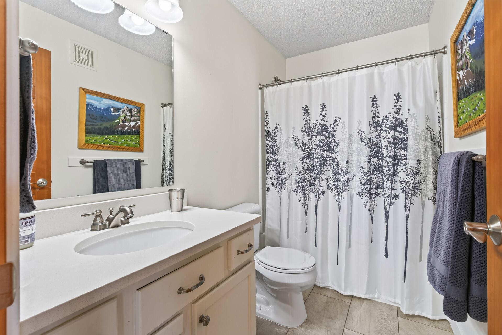 Upper level full bath