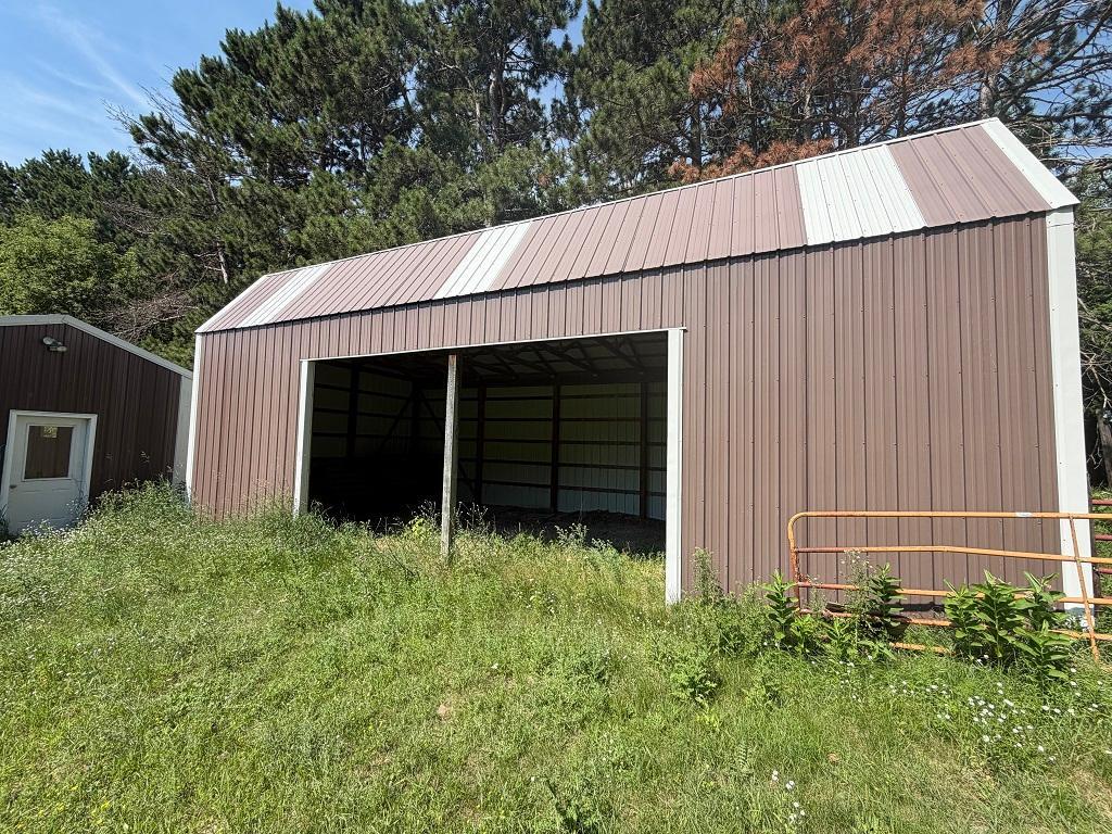 Storage Pole building built in 2000, 20 x 40