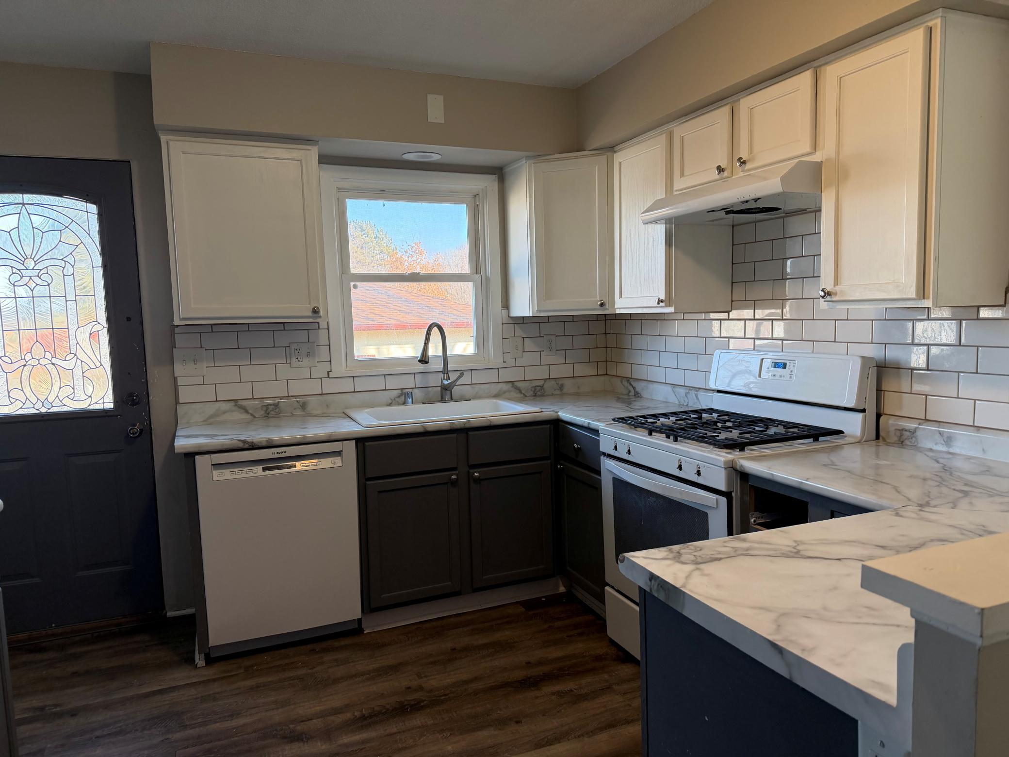 1251 167th kitchen 2.jpg