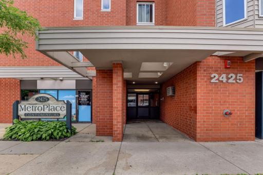 Very Well Managed HOA & Excellent Condo Community!