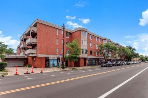 Very Well Managed HOA & Excellent Condo Community!