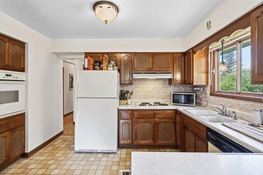 2245 Beam Avenue, Maplewood, MN 55109