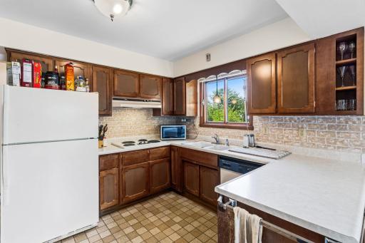 2245 Beam Avenue, Maplewood, MN 55109