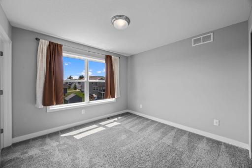 Junior suite - 4 bdrms on the upper level