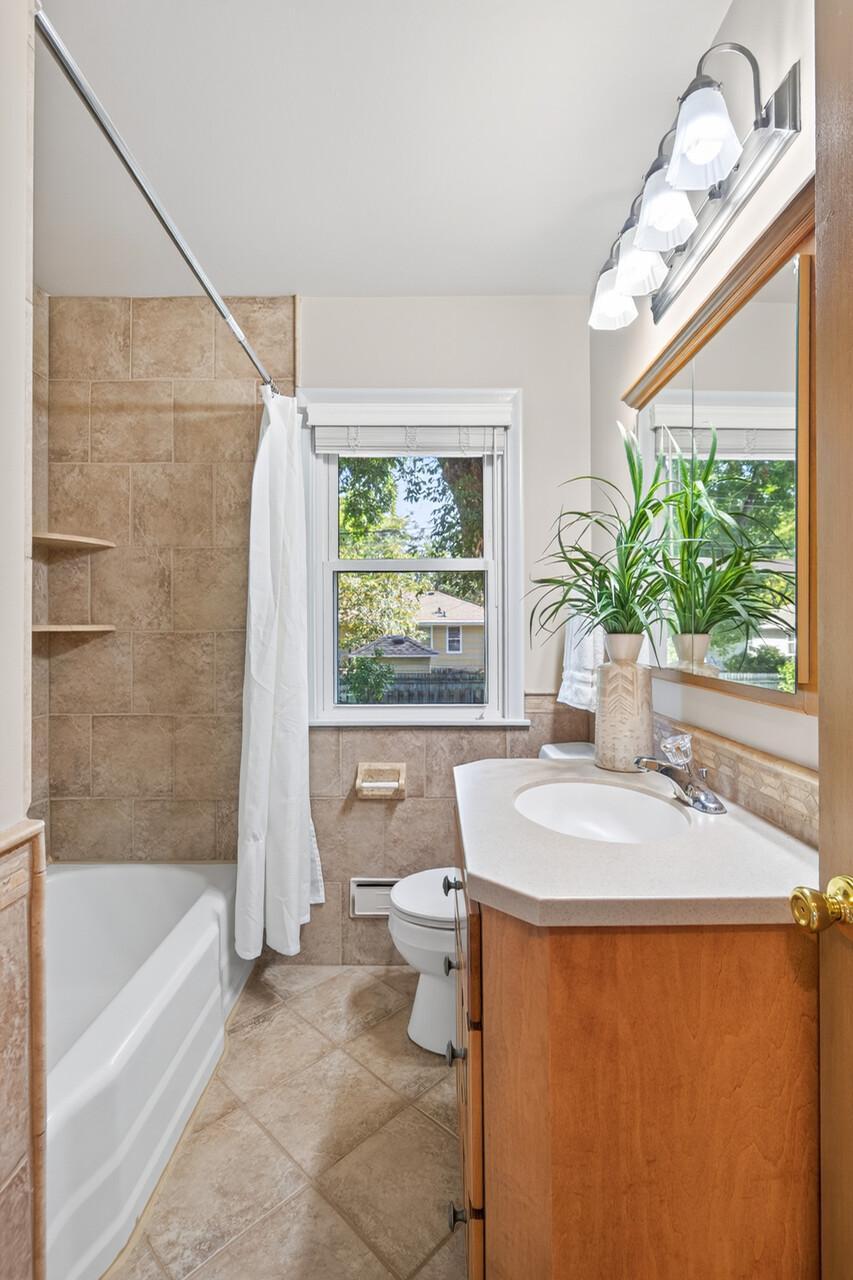 Main floor full bath