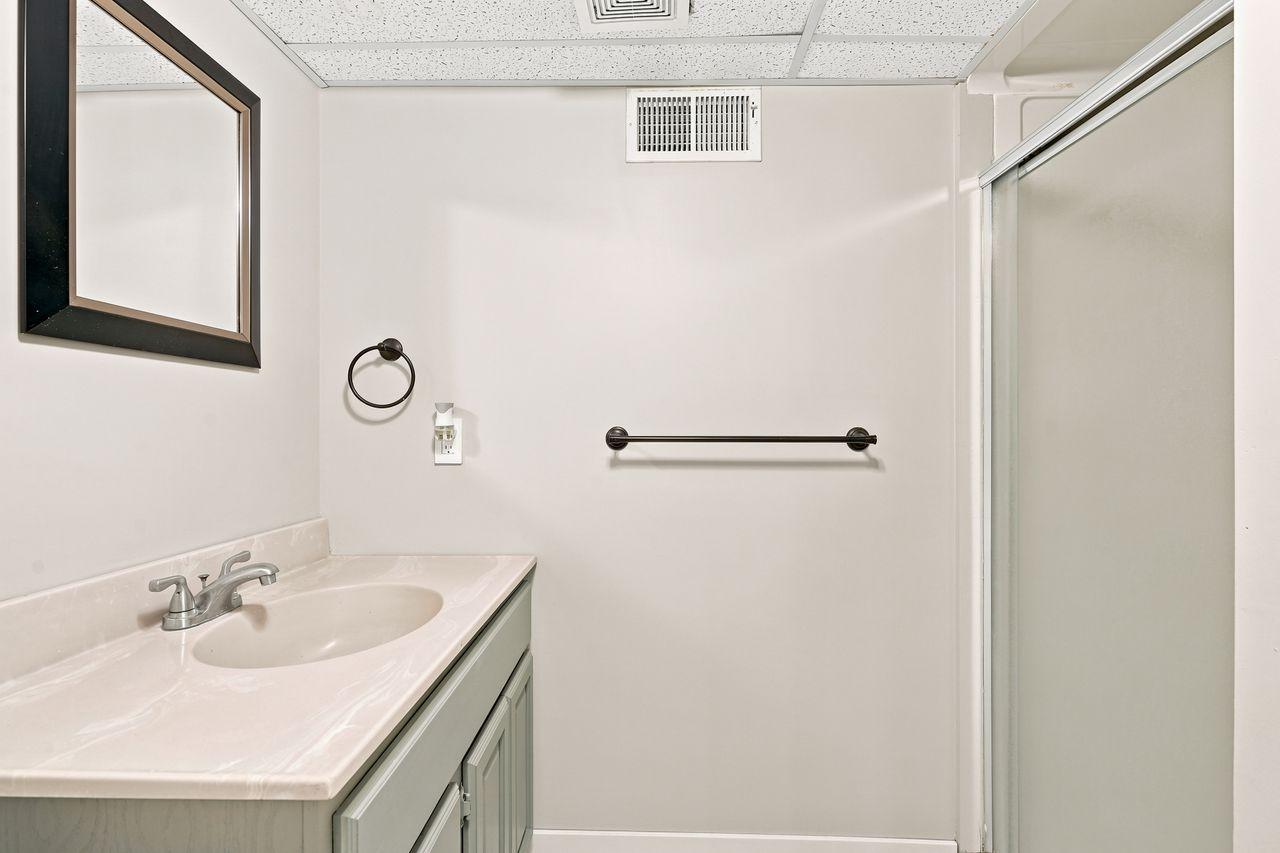 Lower 3/4 Bath