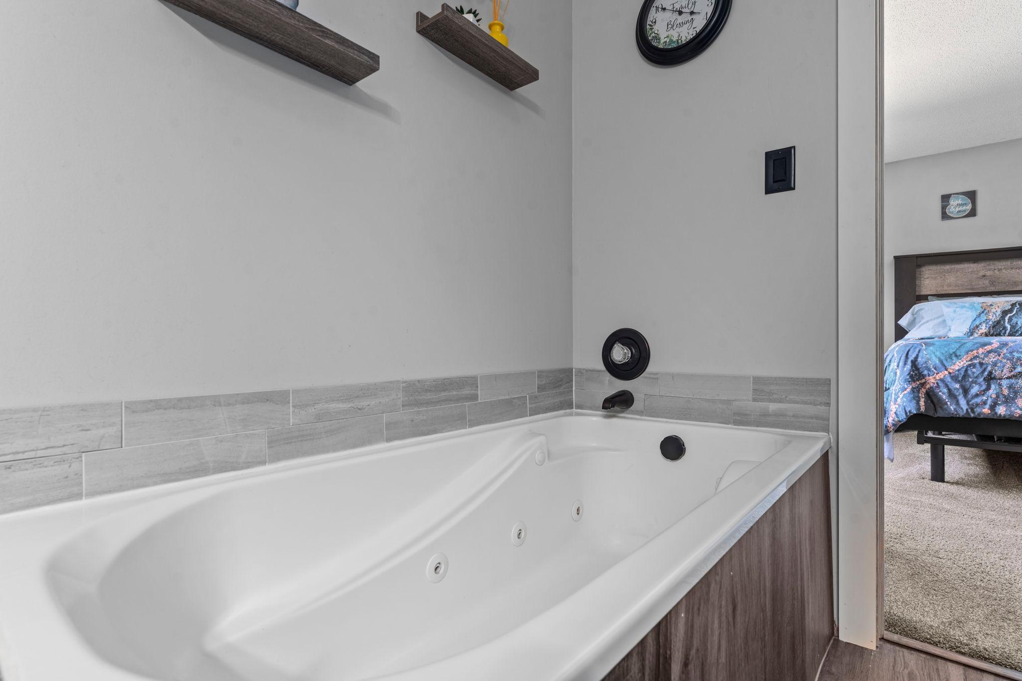 20-web-or-mls-681 Utah Ave-93.jpg