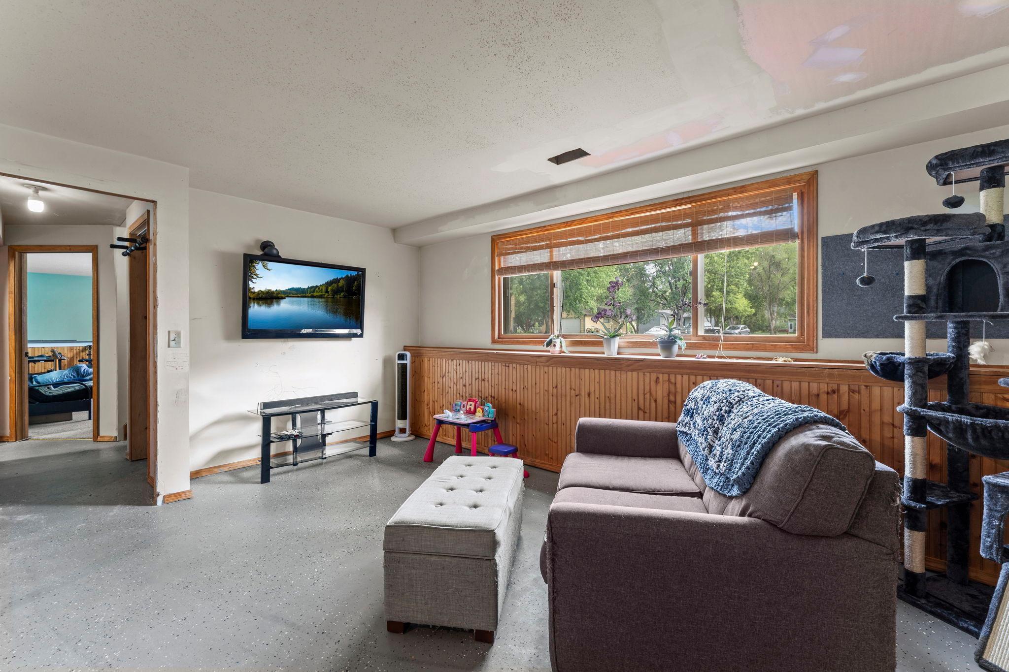 26-web-or-mls-681 Utah Ave-108.jpg