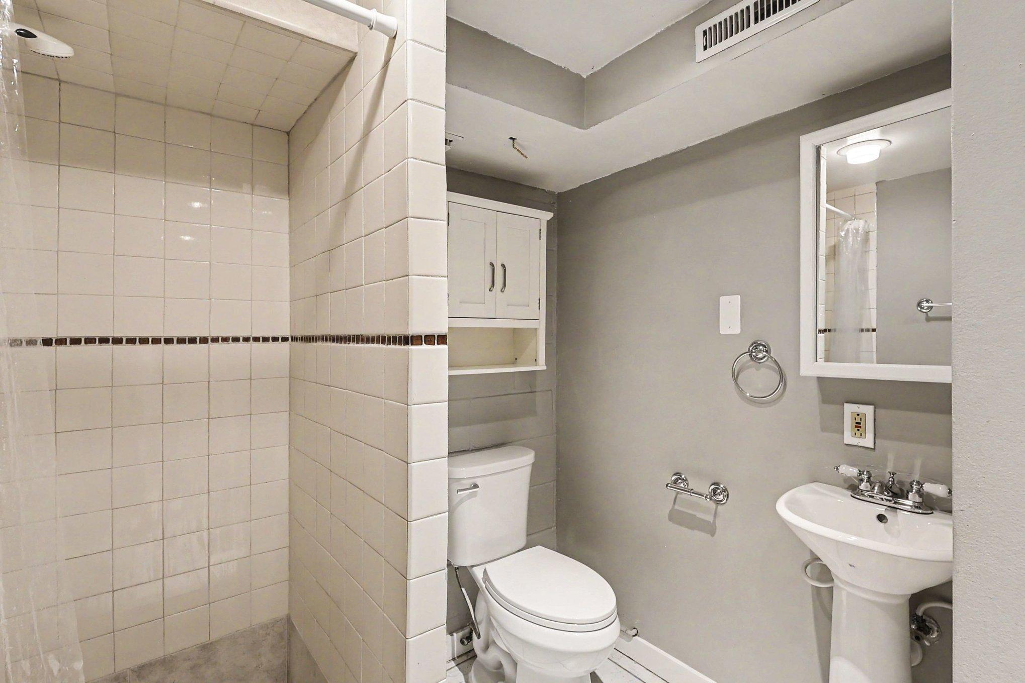 3/4 Tiled Bath